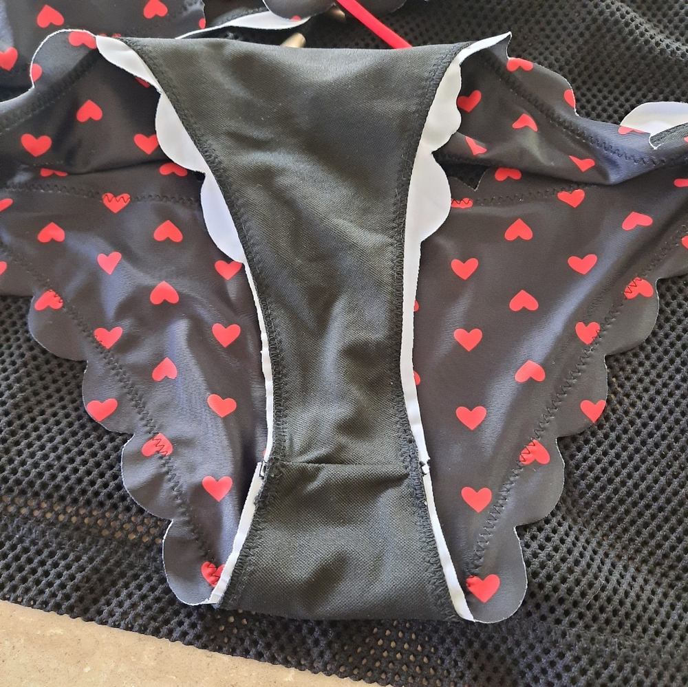 3pc Bikini Set & Mesh Skirt Swim Suit Red Hearts Black Womens Sz Large - Picture 14 of 16